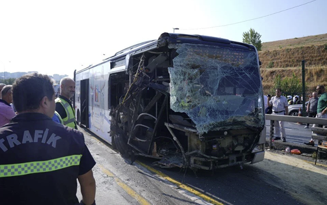 İstanbulda iki avtobus toqquşdu, ölən və yaralananlar var 