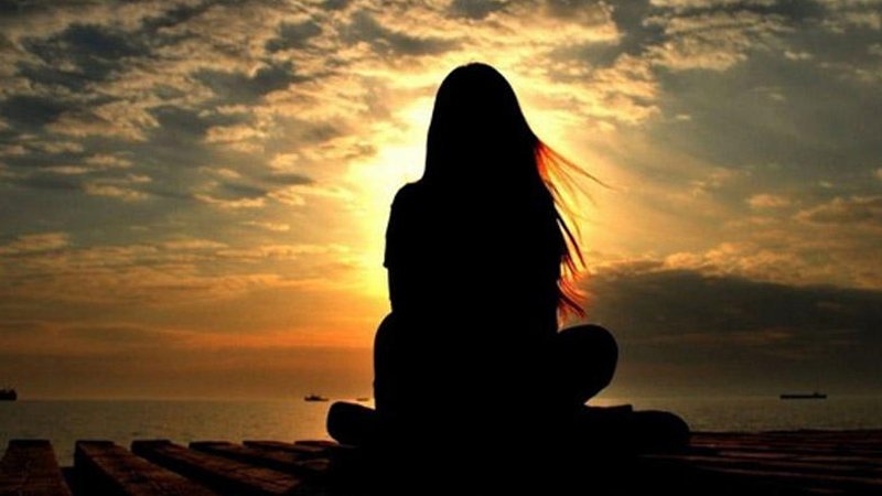 20 yaşlı qız anasından imtina edir: Səbəblər və çıxış yolları... - Mütəxəssislər danışır 