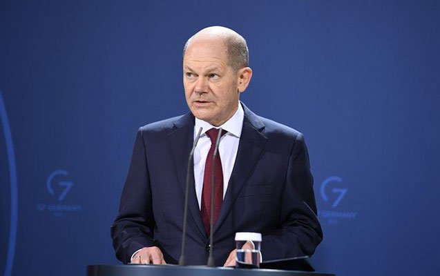 Şolts onu vəzifəsindən uzaqlaşdırdı 