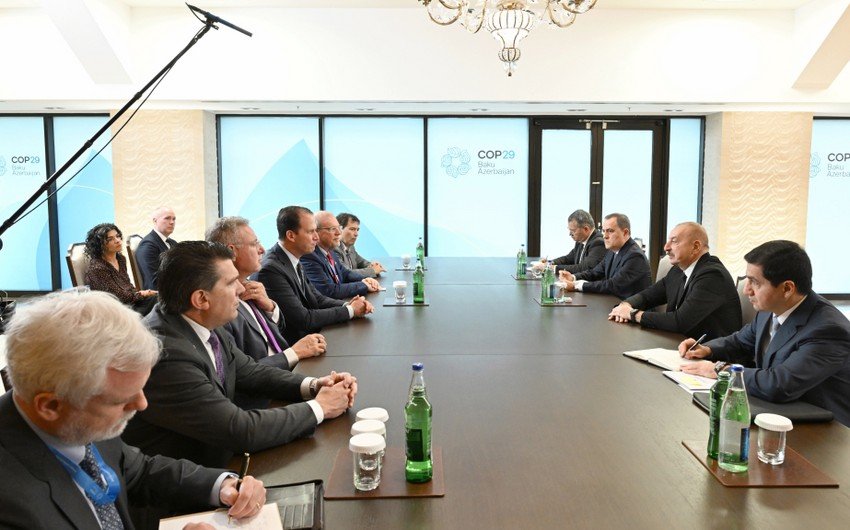 Prezident görüşlər keçirir 