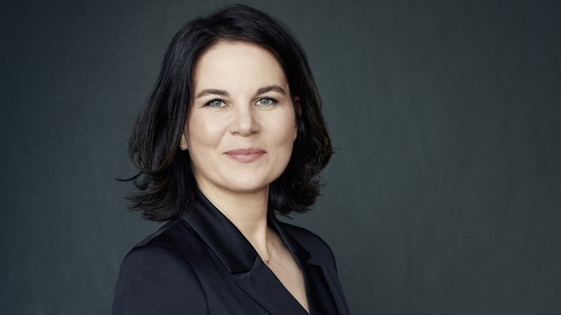 Annalena Berbok Bakıya gəlir 