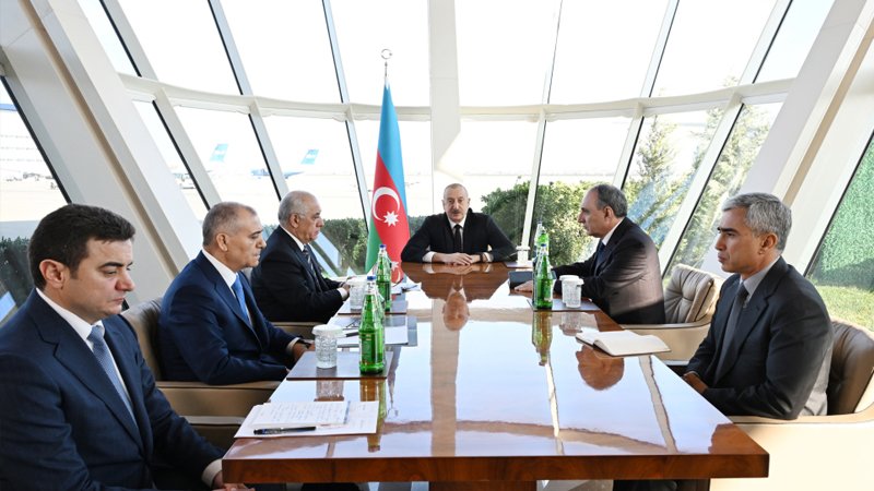Prezident təyyarə qəzası ilə bağlı müşavirə keçirdi (YENİLƏNİB) 