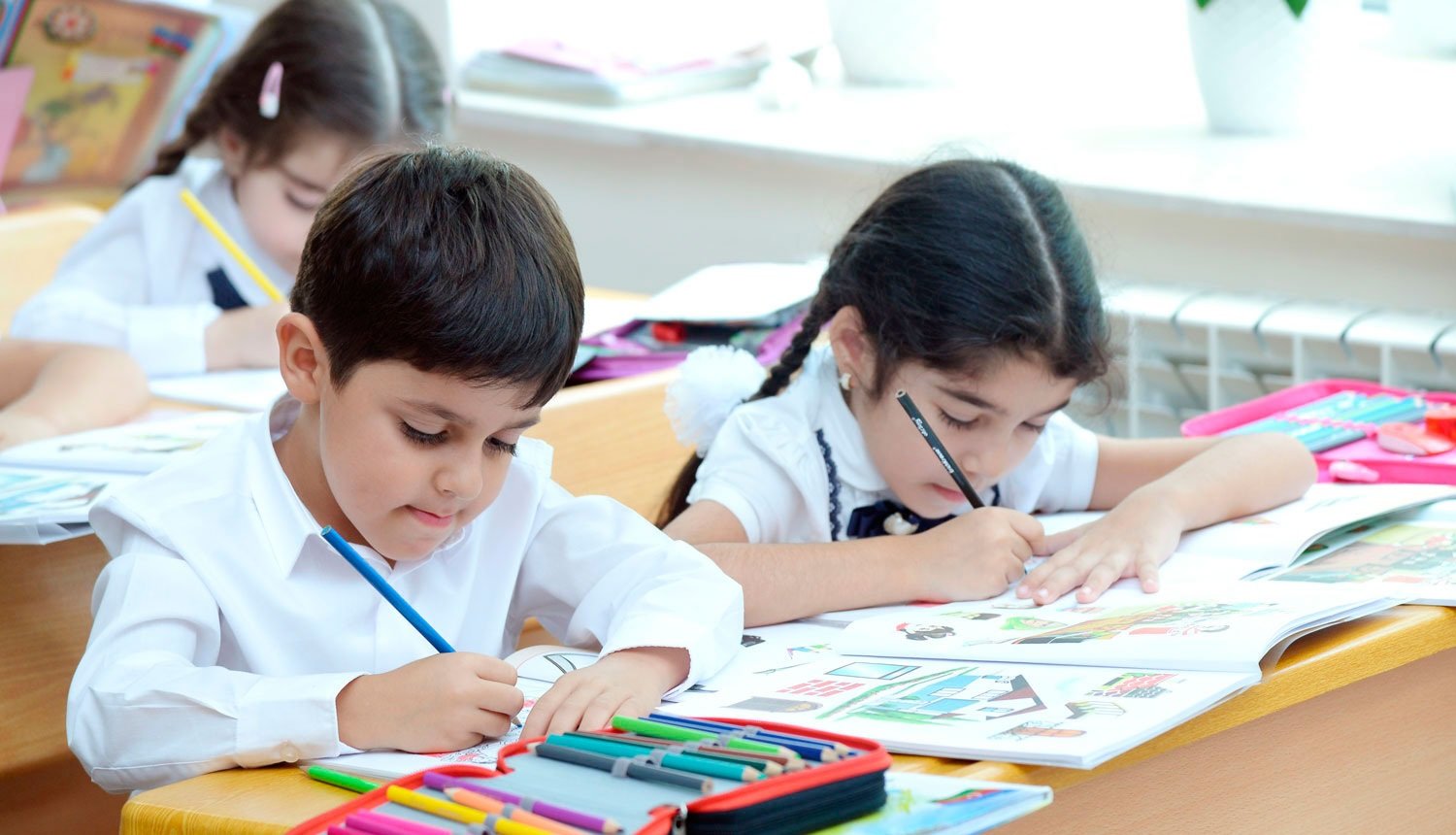 Uşaqlarını başqa məktəbə keçirmək istəyən valideynlərin nəzərinə 