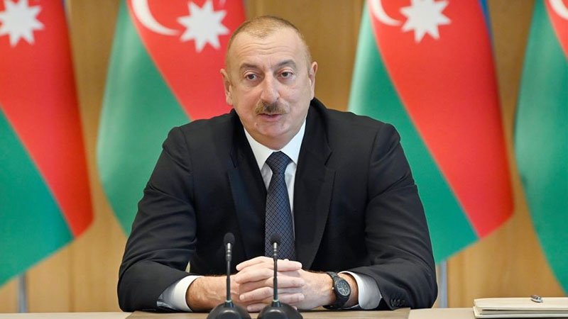 İlham Əliyev təbrik məktubları göndərdi 