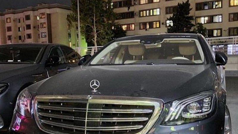 Biznesmenin avtomobilindən 124 min pul oğurlandı 