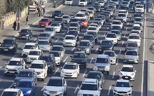 Sürücülərin nəzərinə - Bu yollar tıxaclıdır