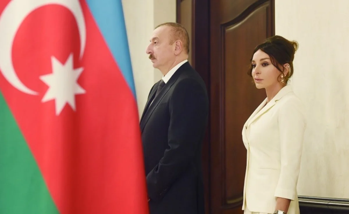 Sinqapur prezidenti İlham Əliyev və Mehriban Əliyevanı təbrik etdi