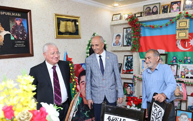 Deputat yenidən şəhid ailələrinin yanında
