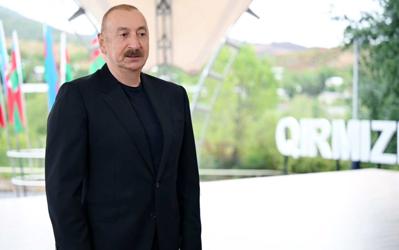 “Özünə hörmət edən insan orada yaşamazdı” - Prezident