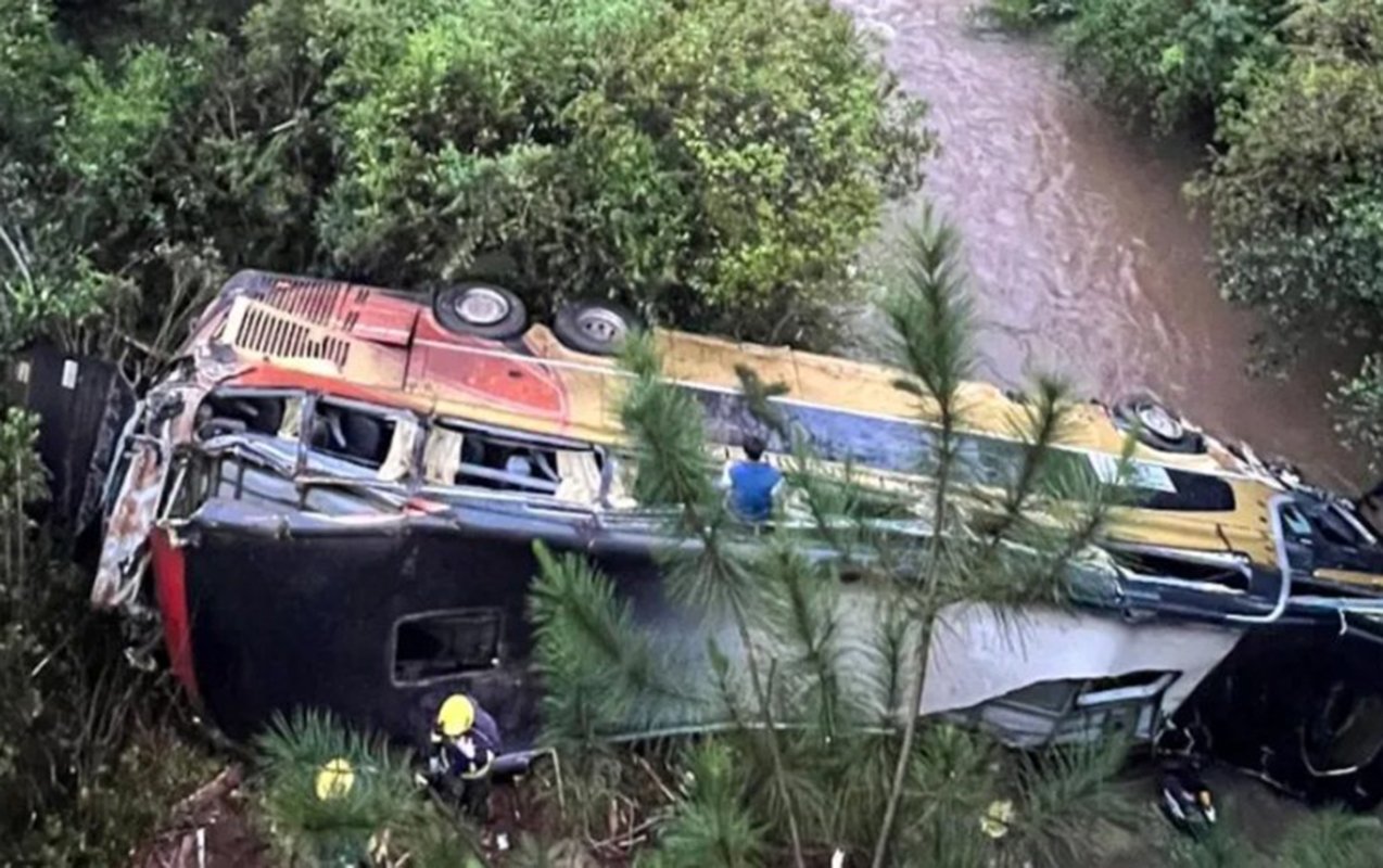 Argentinada avtobus çaya aşdı - 9 ölü, 29 yaralı