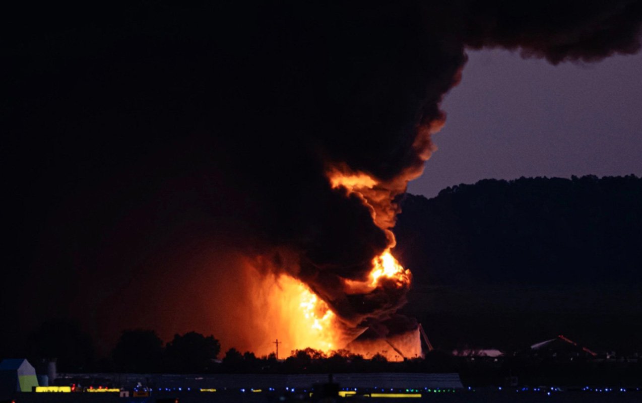 ABŞ-də yük təyyarəsi qəzaya uğradı - Ölənlər və yaralananlar var