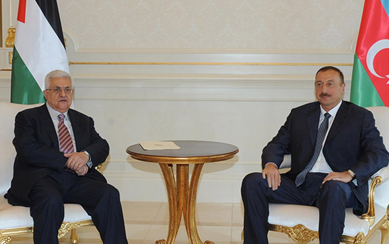 İlham Əliyev Mahmud Abbası təbrik etdi