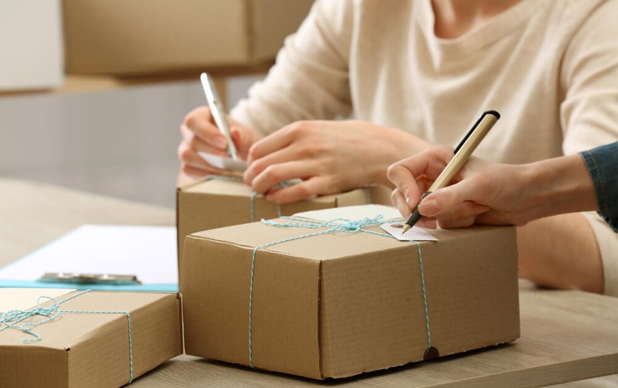 “65 manata göndərilən malı onlar təyyarə bileti qiymətinə çatdırırlar...”