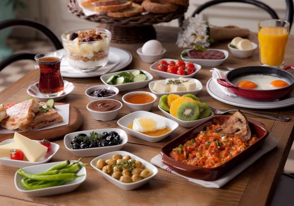 Səhər yeməyi inqilabı: Bakıda yeni həyat tərzi necə formalaşır?