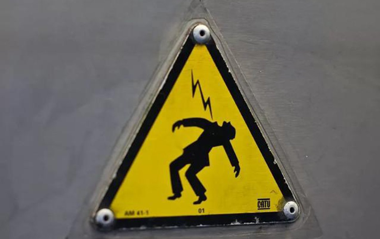 13 yaşlı yeniyetməni elektrik cərəyanı vurdu