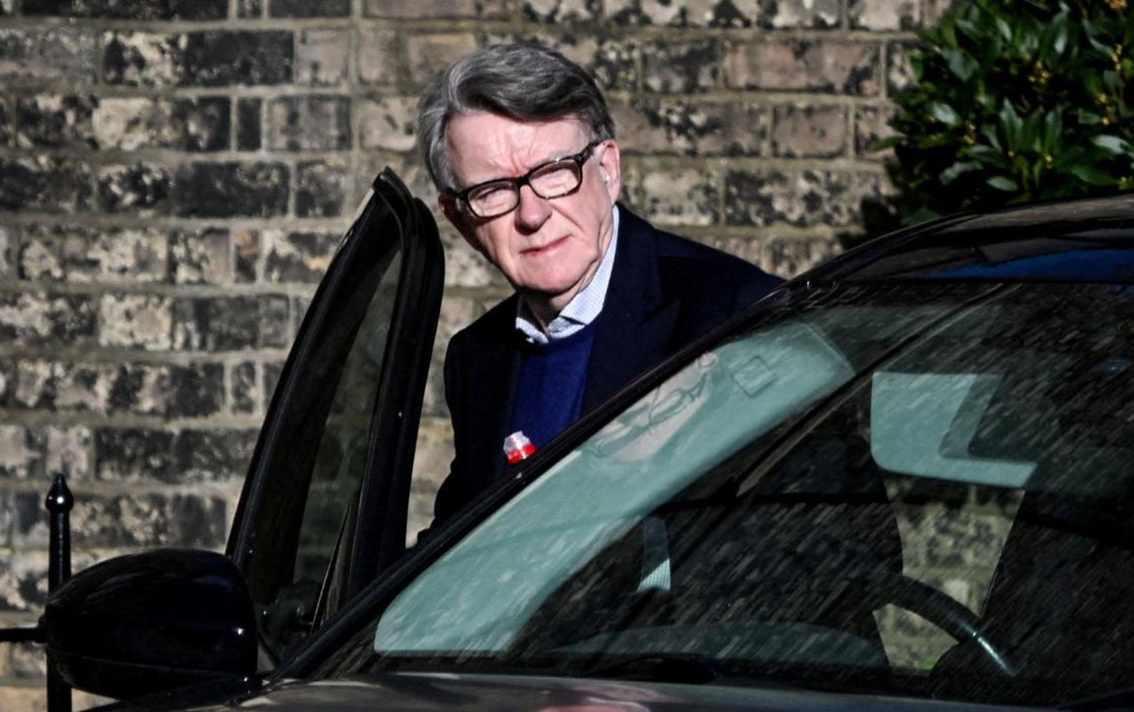 Keçmiş səfir Epşteynlə əlaqələrinə görə saxlanıldı