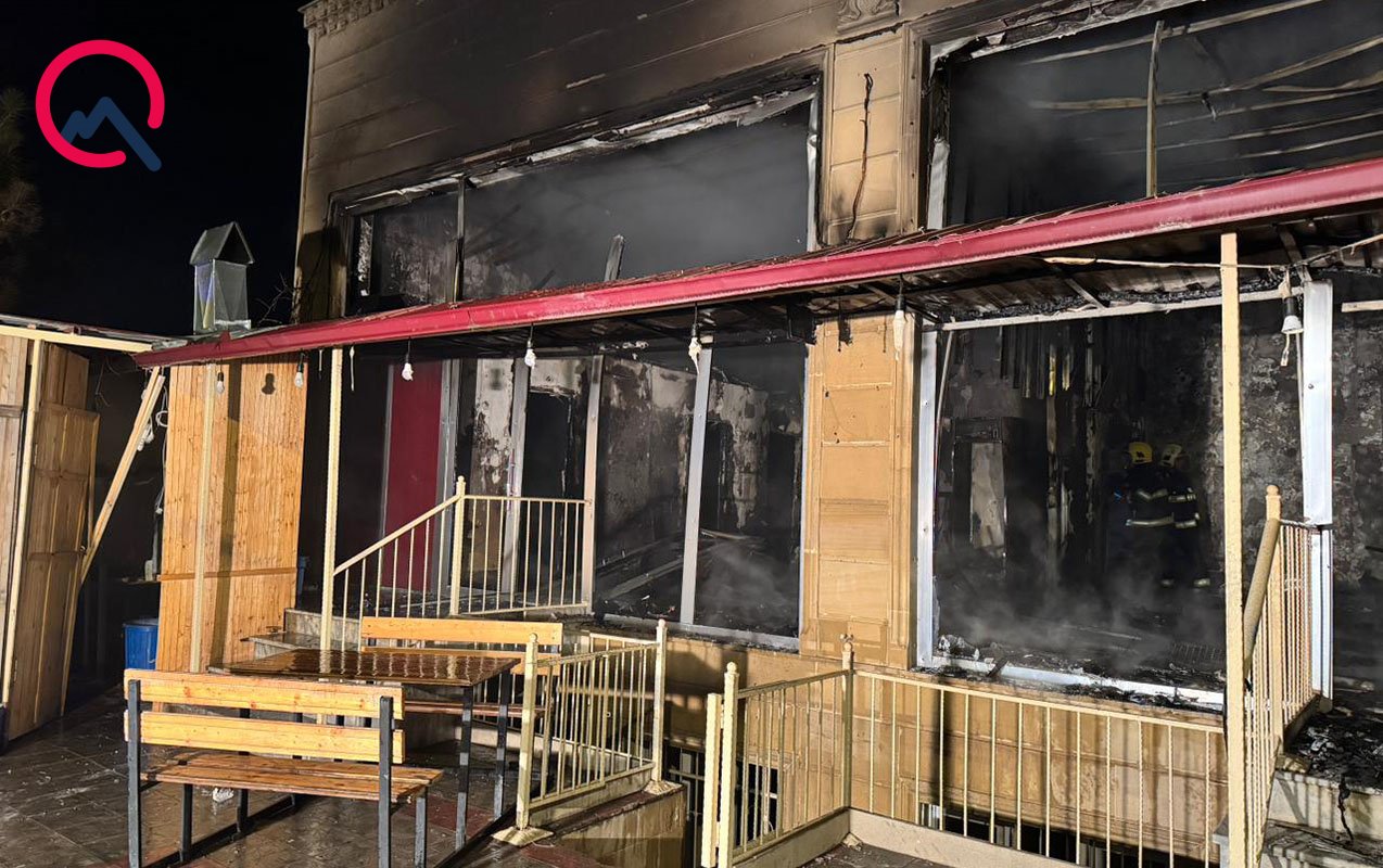 Gəncədə kafe yanaraq kül oldu - Foto