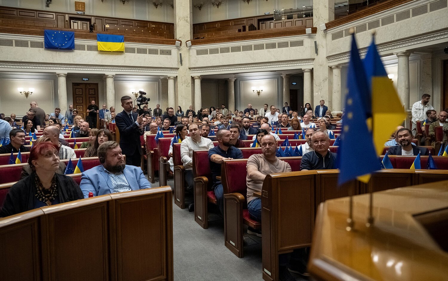 Ukraynada deputatlar işə çıxmaq istəmir - Bu səbəbdən