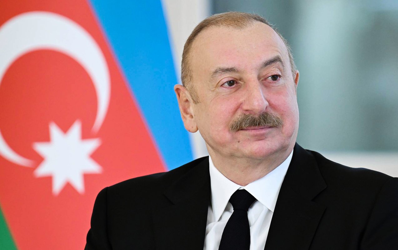 Prezidenti təbrik edirlər - Yenilənir