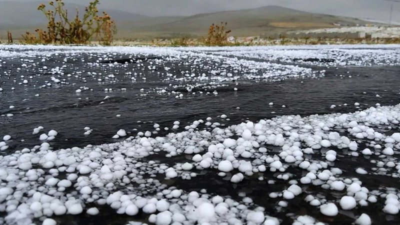 Bakıya diametri 4 mm olan dolu düşdü