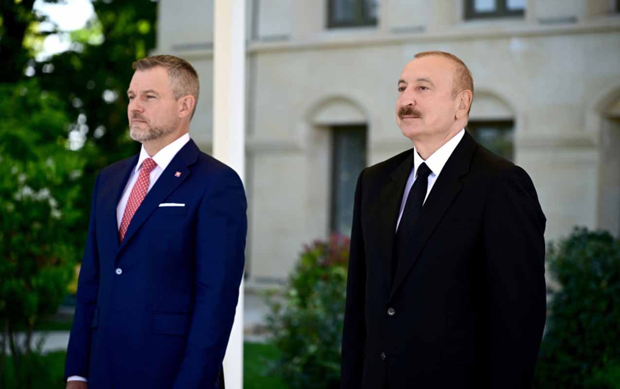Liderlər mətbuata bəyanatlarla çıxış edirlər