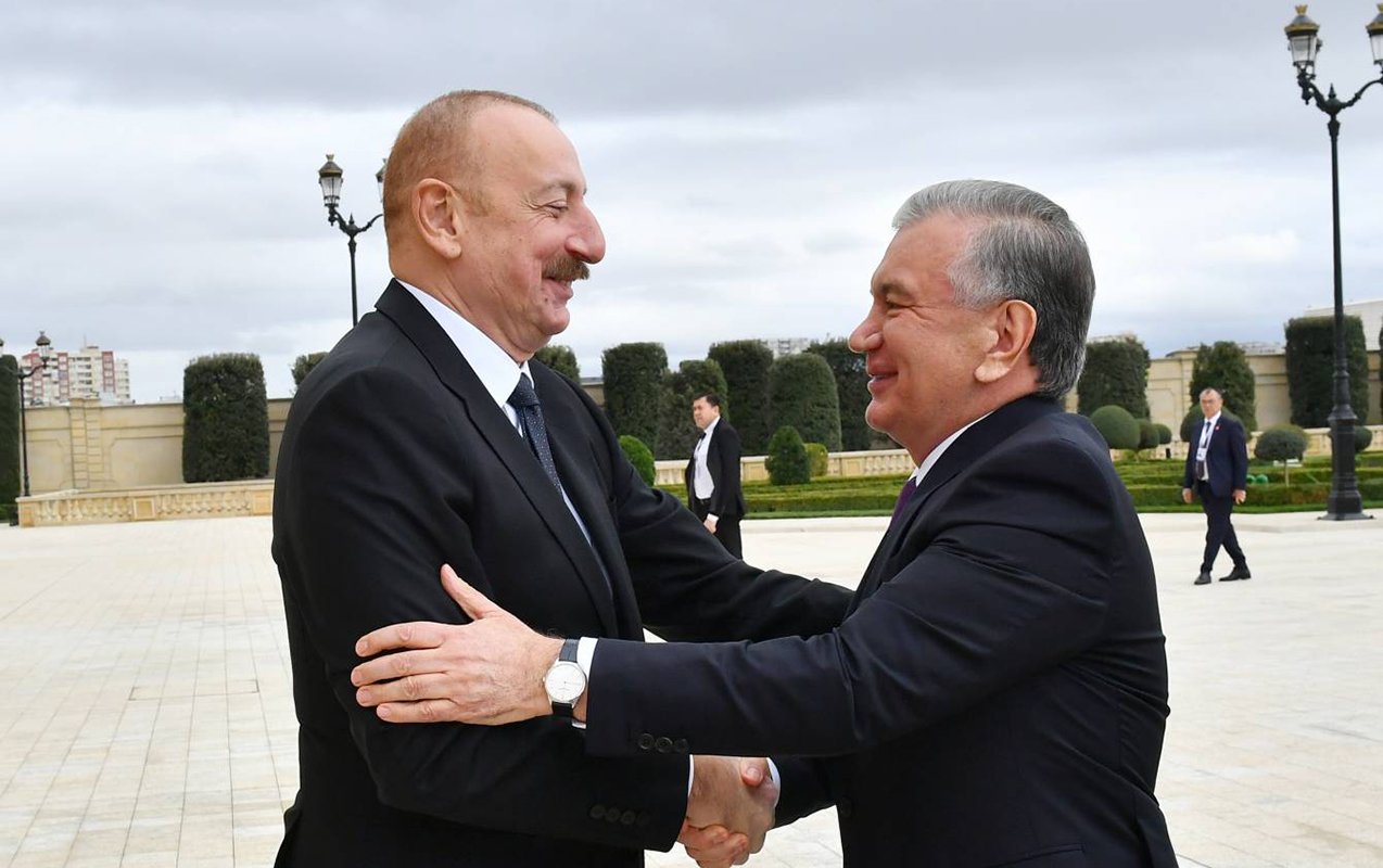 Əliyev Mirziyoyevi təbrik etdi