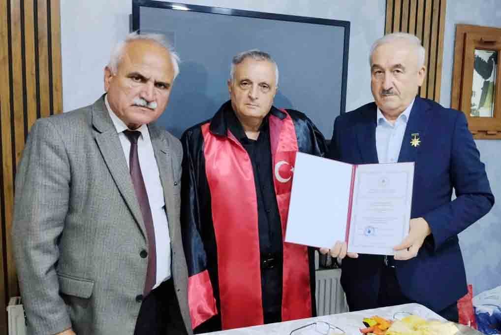 Türkiyə Uluslararası Elmlər Akademiyasının fəxri professoru, hüquq elmləri üzrə fəlsəfə doktoru və tanınmış şair Raqif Nazimoğlunun təqdimatında